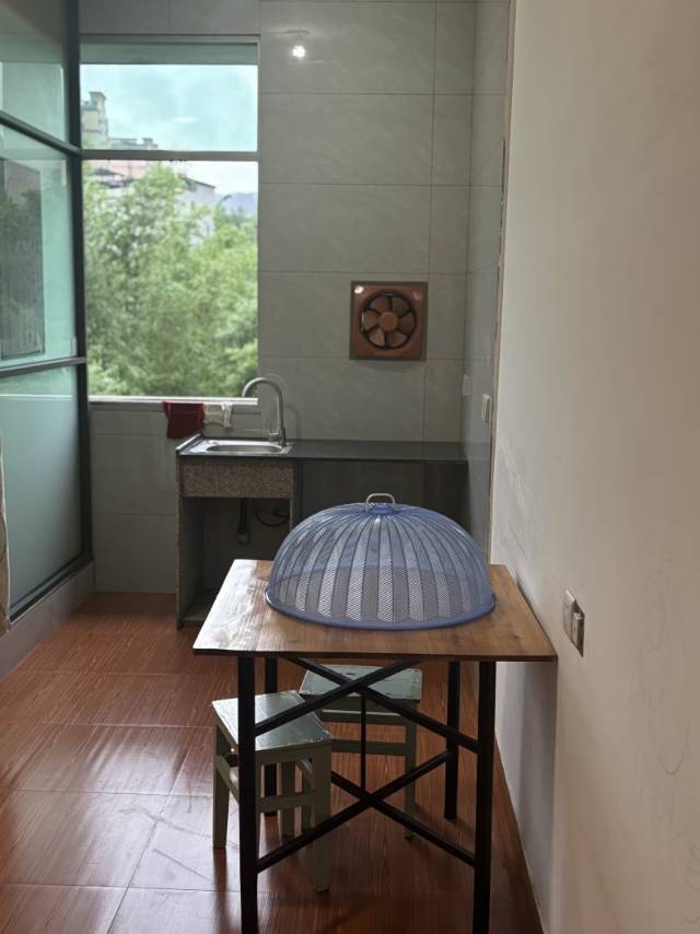 西城七口街团结小学附近单间出租 6